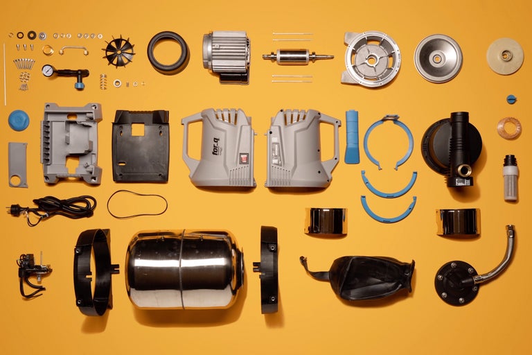 Schéma éclaté d'une pompe de surpression domestique avec accessoires
