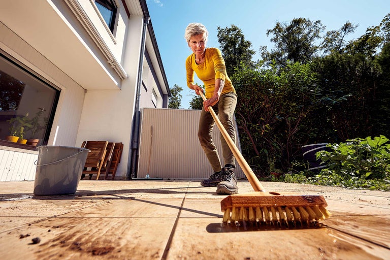 Terrassen reinigen und pflegen