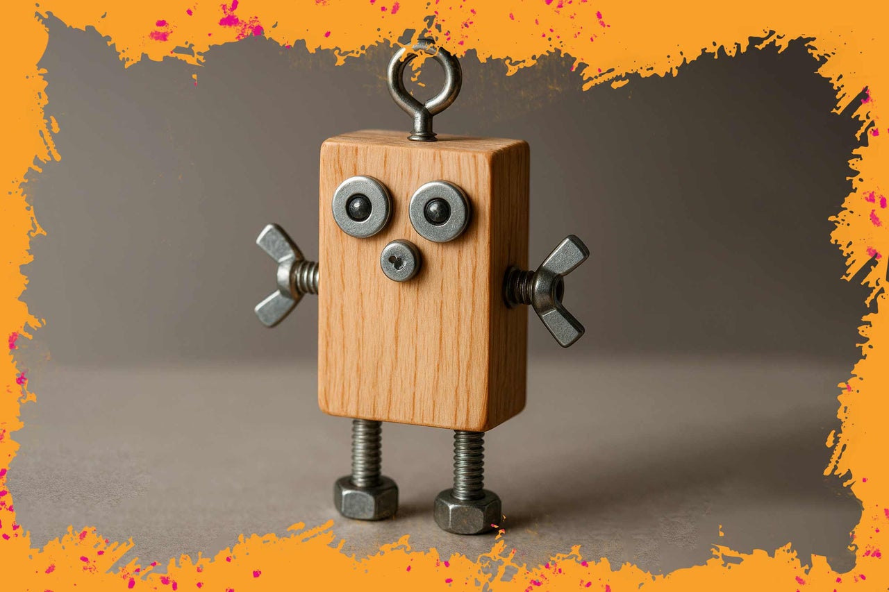 Figurine de robot en bois avec vis et écrous
