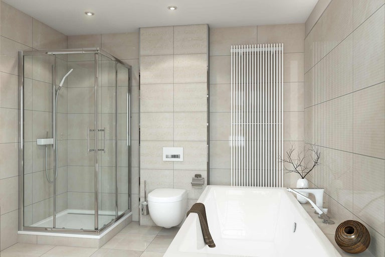 Salle de bain lumineuse avec douche, toilettes et baignoire