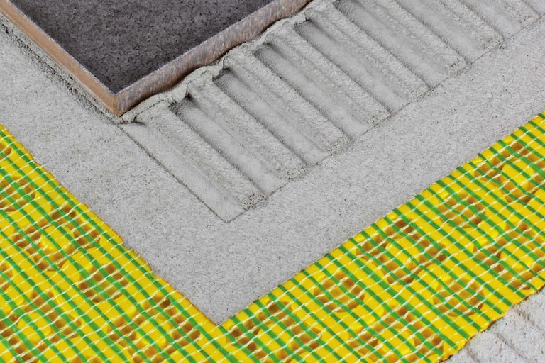 Structure en couches d'un carreau avec une natte de désolidarisation et de la colle à carrelage