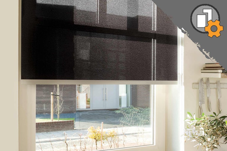 Store enrouleur de protection visuelle sur la fenêtre pour un montage facile