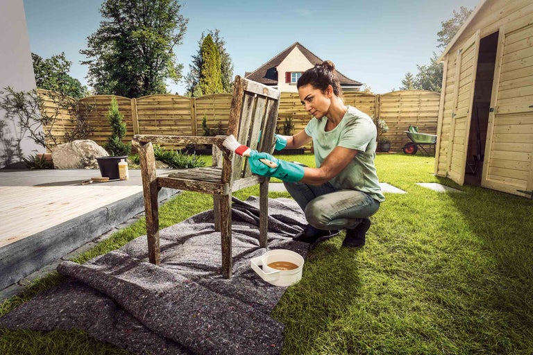 Gartenmöbel aus Holz pflegen