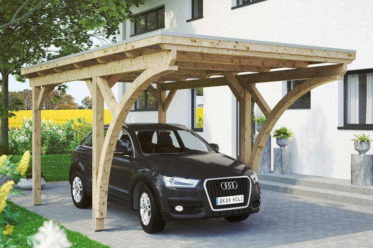 Carport en bois avec une voiture devant