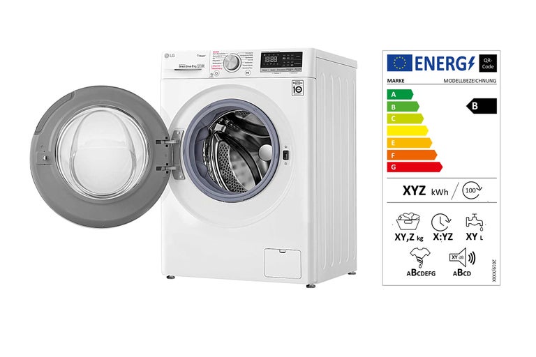 Waschmaschine mit geöffneter Tür und Energieeffizienzlabel