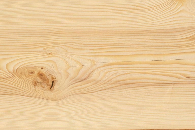 Planche en bois avec grain et nœud