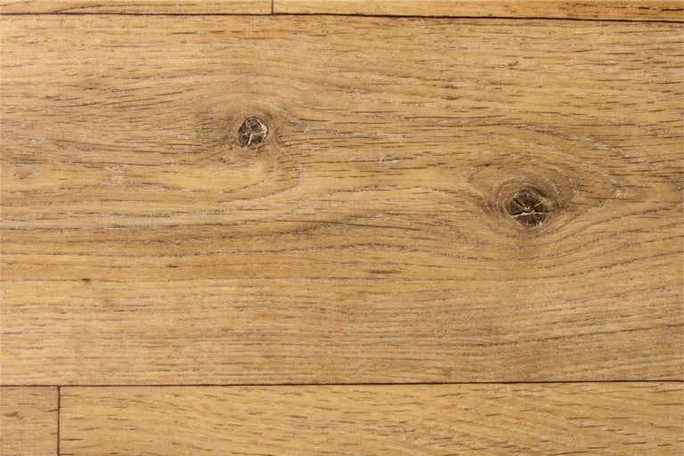 Plancher en bois avec grain et nœuds