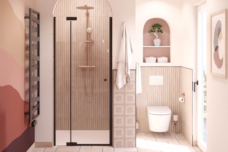 Salle de bain avec cabine de douche, radiateur, toilettes et éléments décoratifs.