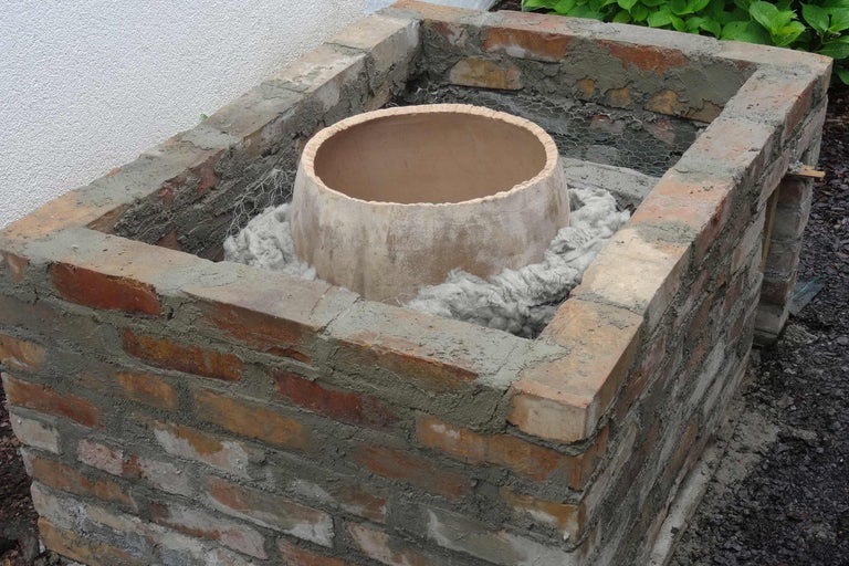 Gemauerter Ofen mit Isolierung und Kamin