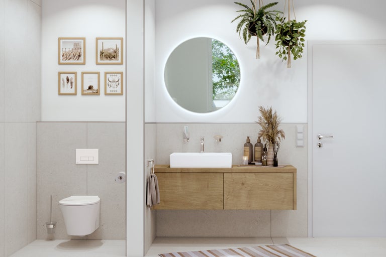 Salle de bain moderne avec lavabo, miroir, toilettes et décoration