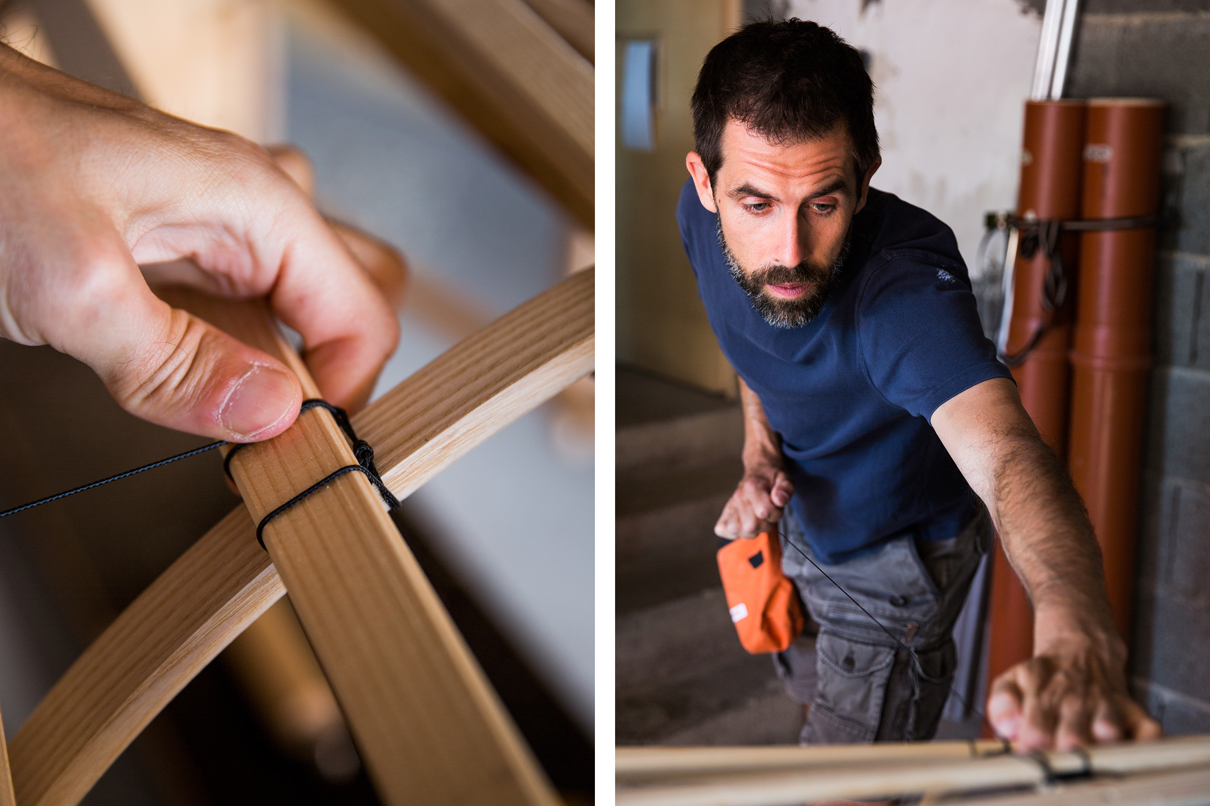 Un homme tend une construction en bois avec une ligne de maçon
