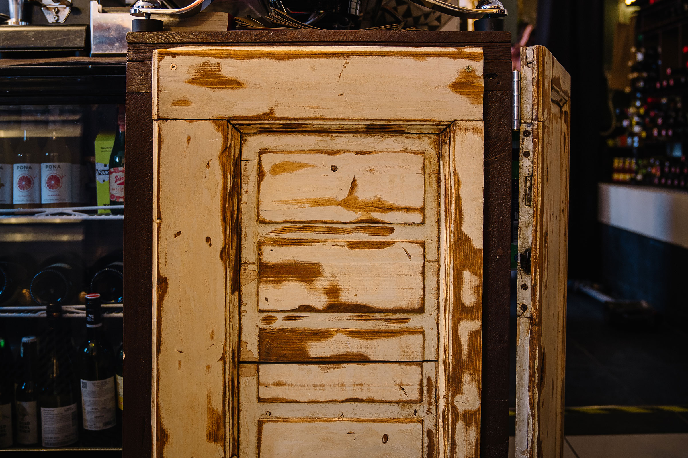 Porte en bois avec aspect usé
