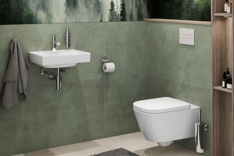 Modernes Badezimmer mit Waschbecken, Toilette und Holzelementen