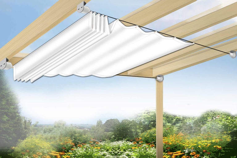 Pergola avec store coulissant pour protection solaire dans le jardin