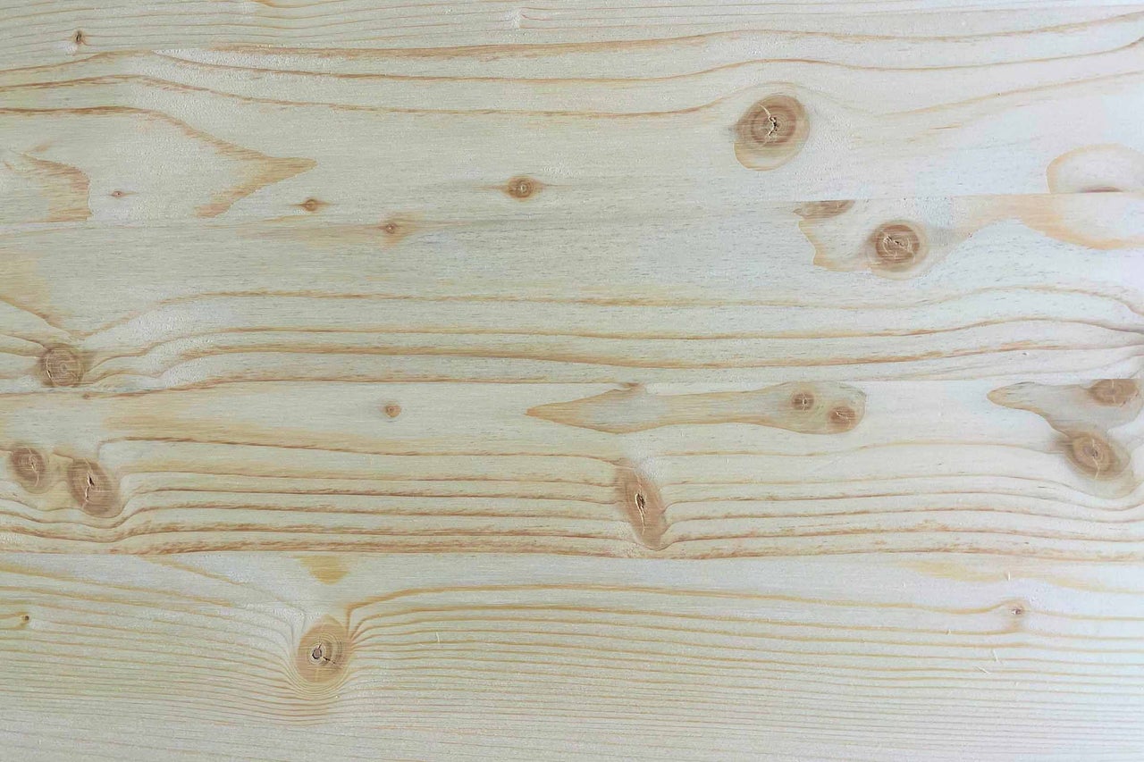 Planche en épicéa avec grain