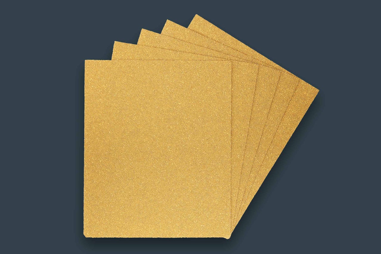 Plusieurs feuilles de papier abrasif