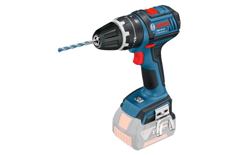 Akkubohrschrauber mit Bohrer im Bohrfutter