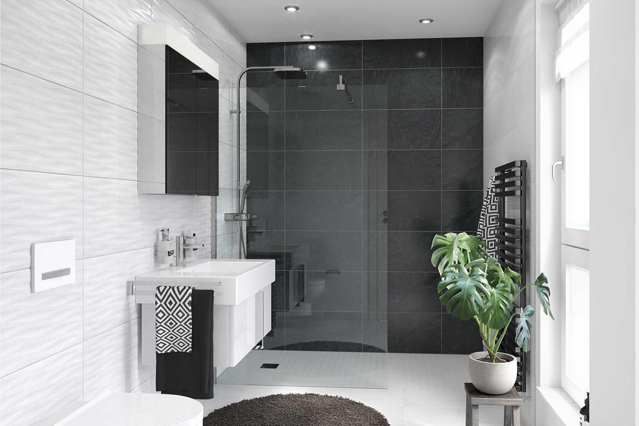 Modernes Badezimmer mit Dusche, Waschbecken, Spiegel und Heizkörper