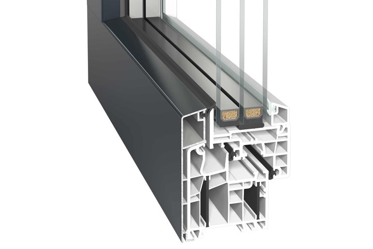 Querschnitt eines Kunststofffensters mit Dreifachverglasung