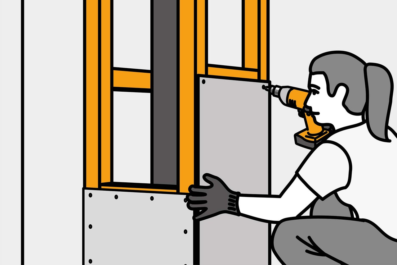 Illustration d'une personne fixant une plaque sur une structure en bois avec une visseuse sans fil.