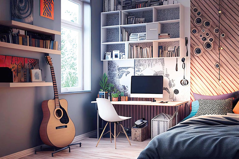 Aménagement d'une chambre de jeune lumineuse avec lit, bureau, étagère et guitare
