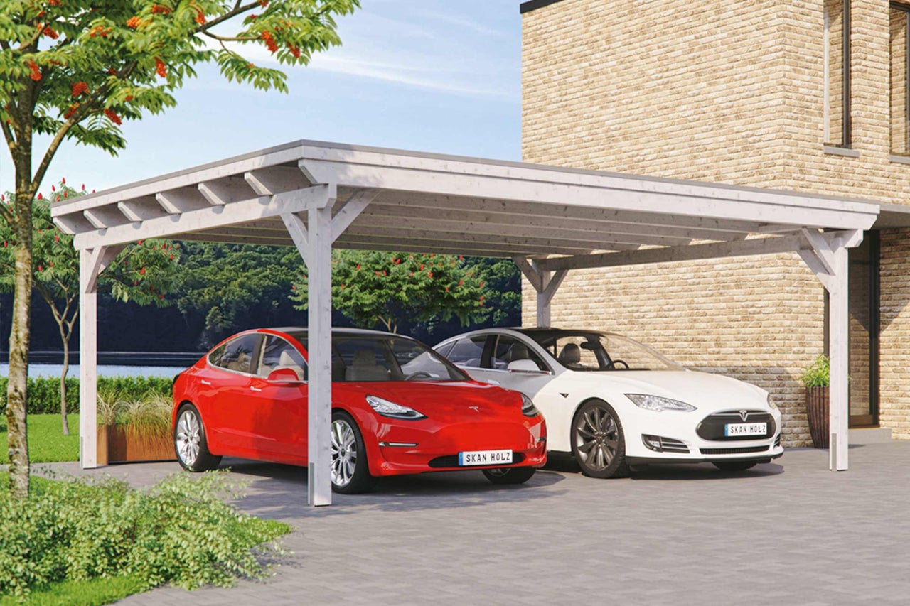 Offener Carport aus Holz mit zwei parkierten Autos