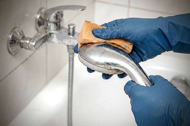 Détartrage du pommeau de douche