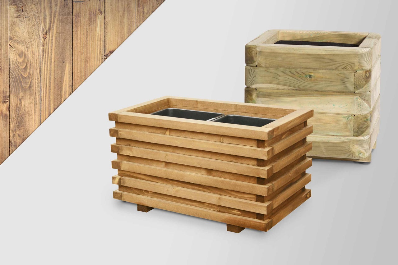 Zwei Blumenkästen aus Holz