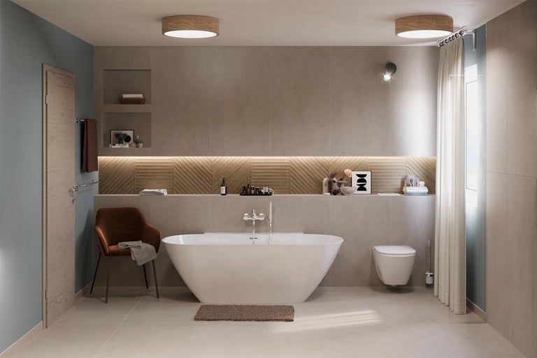 Salle de bains lumineuse avec baignoire îlot, toilettes et siège