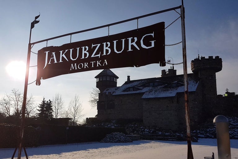 Panneau Jakubzburg Mortka devant un château en hiver