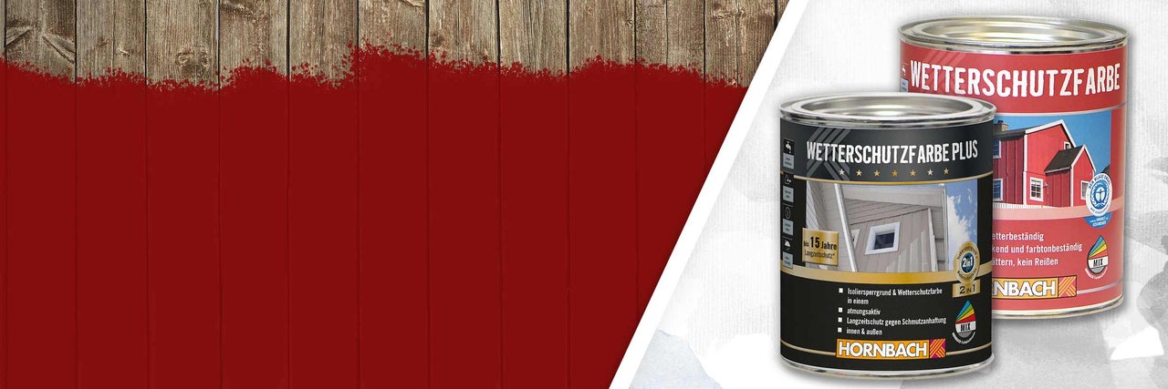 Boîtes de peinture de protection contre les intempéries devant un mur en bois partiellement peint