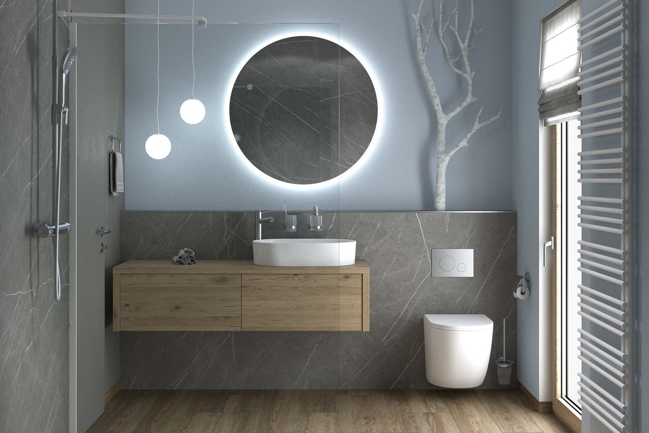 Modernes Badezimmer mit Waschtisch, Spiegel, Toilette und Heizkörper