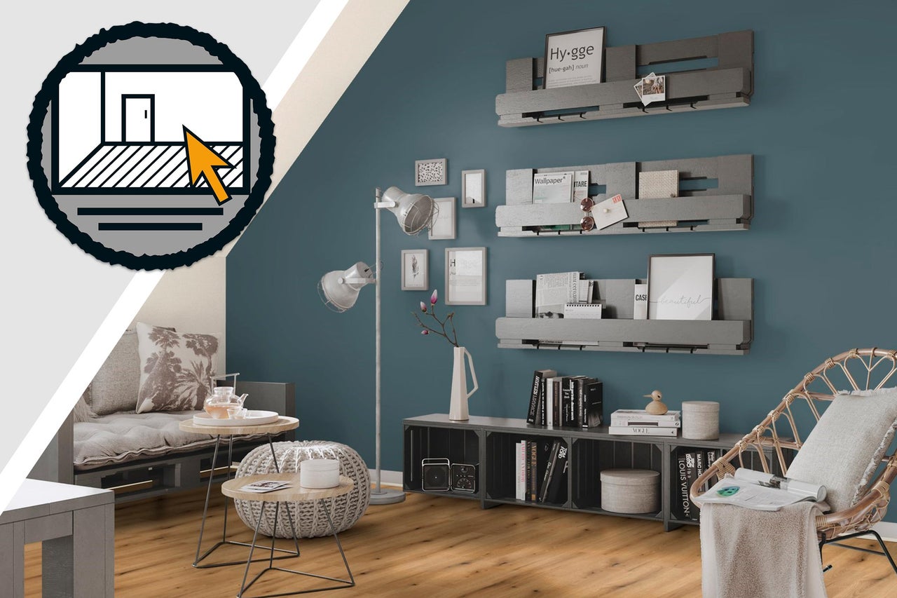 Wohnzimmer mit Regalen, Sitzgelegenheiten und Bodenbelag sowie ein Icon für die Raumplanung.