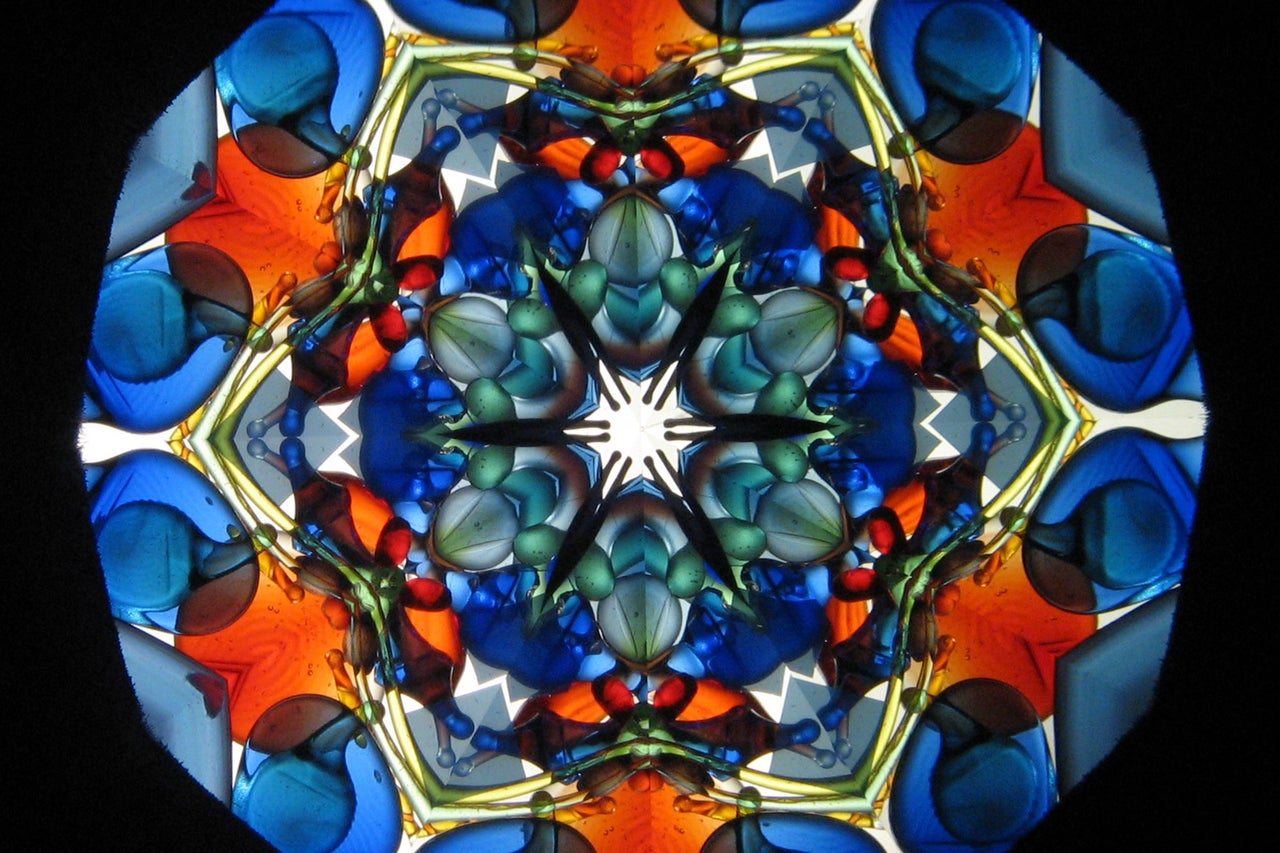 Motif kaléidoscopique avec des formes géométriques