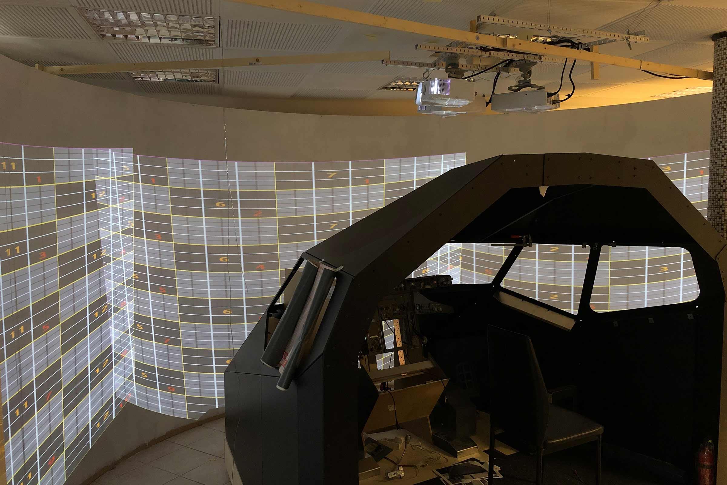 Simulateur de vol avec projection de grille pour la formation au vol