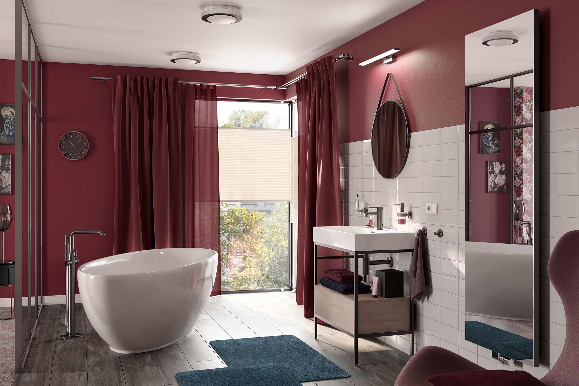 Salle de bain lumineuse avec baignoire, lavabo, miroir et rideaux