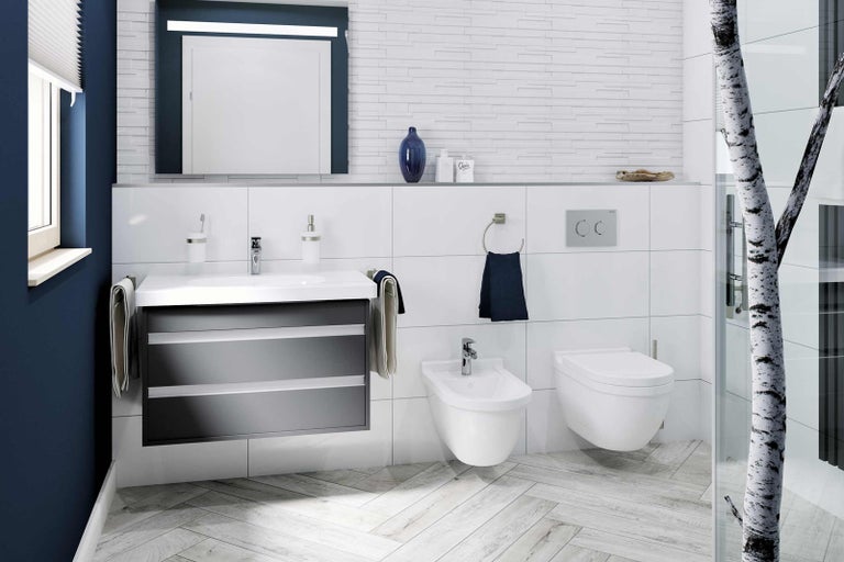 Salle de bains moderne avec lavabo, toilettes et bidet en blanc