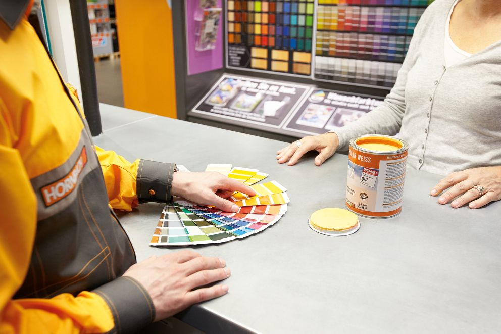 Service de mélange des couleurs en magasin Service de mélange des couleurs en magasin