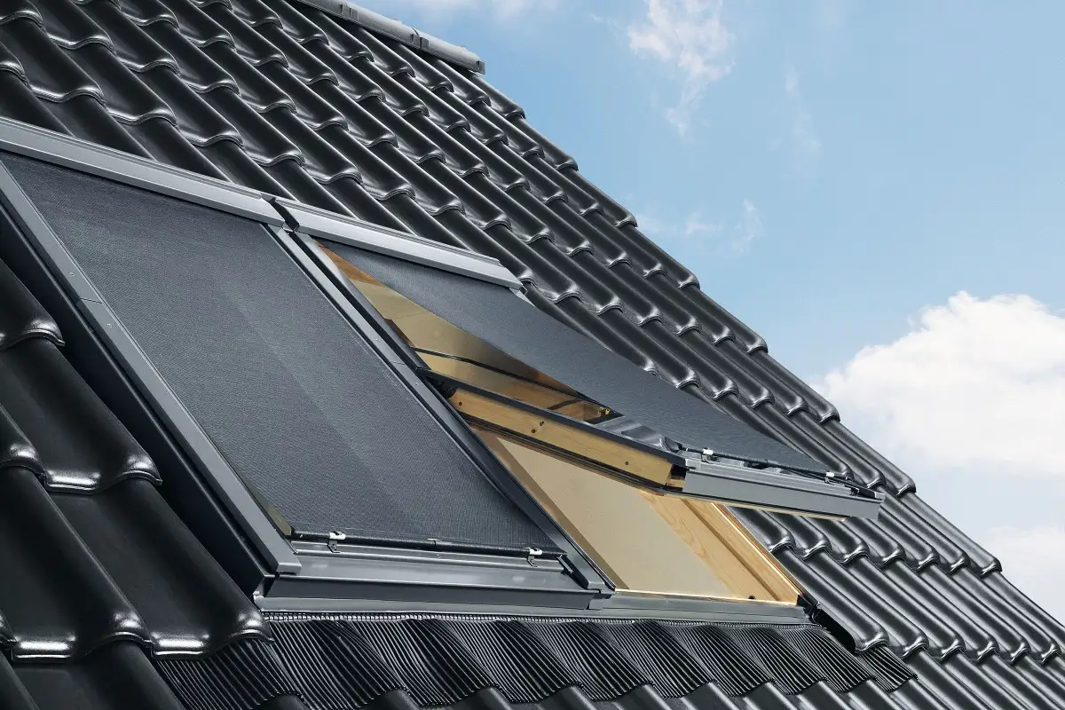 Stores pare soleil avec protection solaire VELUX
Stores pare soleil avec protection solaire VELUX