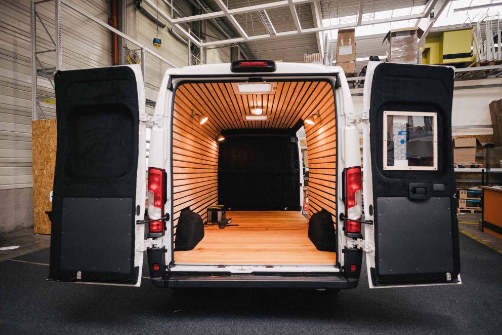 Boden verlegen im Camper Boden verlegen im Camper