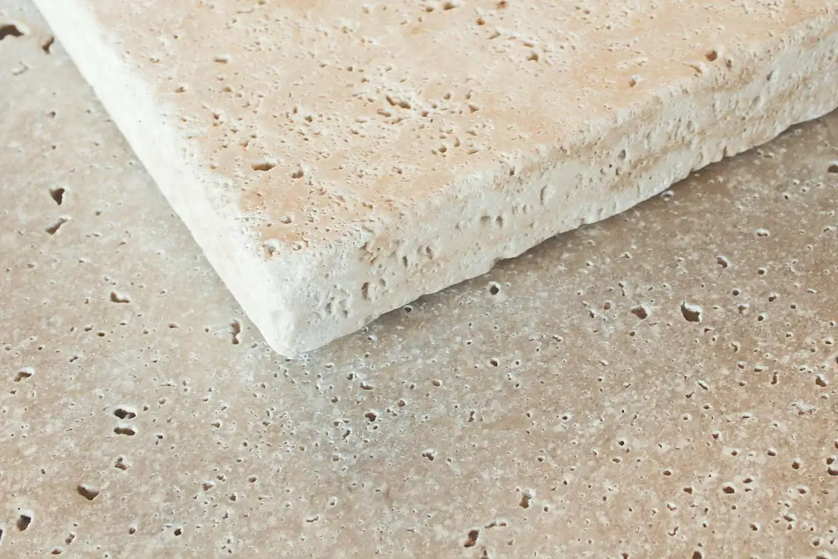 Terrassen aus Travertin, cremefarben
Terrassen aus Travertin, cremefarben