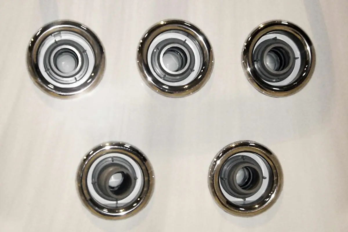 Cinq jets ronds pour bains bouillonnants
