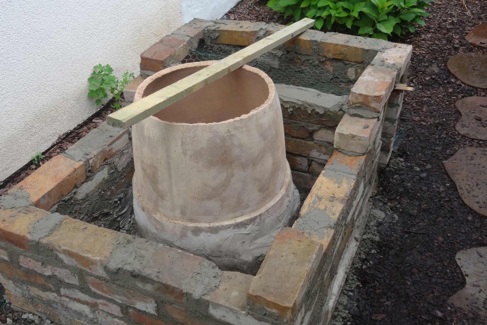 
				Le pot à fleurs en terre cuite que Marc Schanne utilise pour son toné est extrêmement résistant à la chaleur.

			