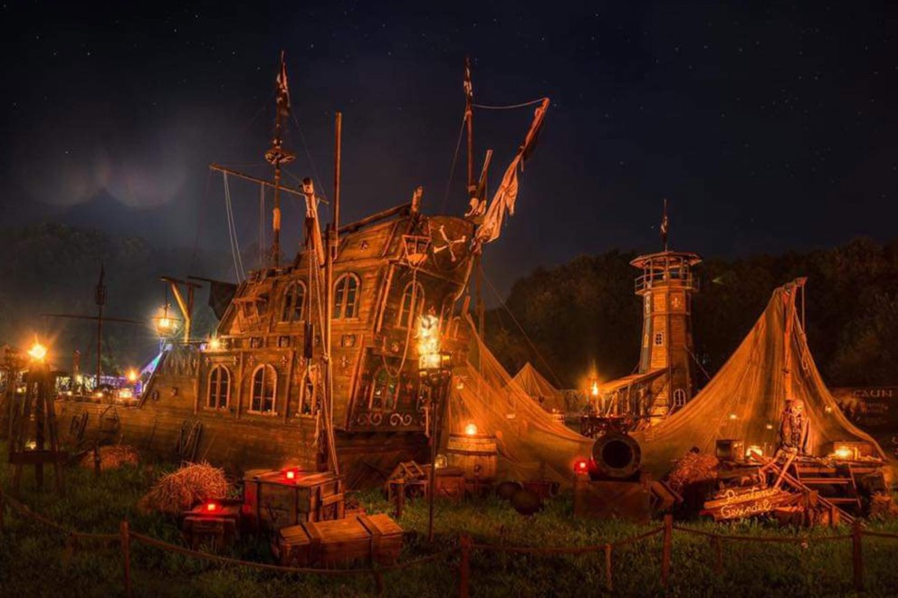Le bateau pirate que Daniel Bewernick a construit lui même. Le bateau pirate que Daniel Bewernick a construit lui même.