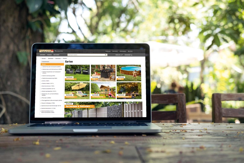 Ordinateur portable affichant le site web Hornbach dans la section jardin.