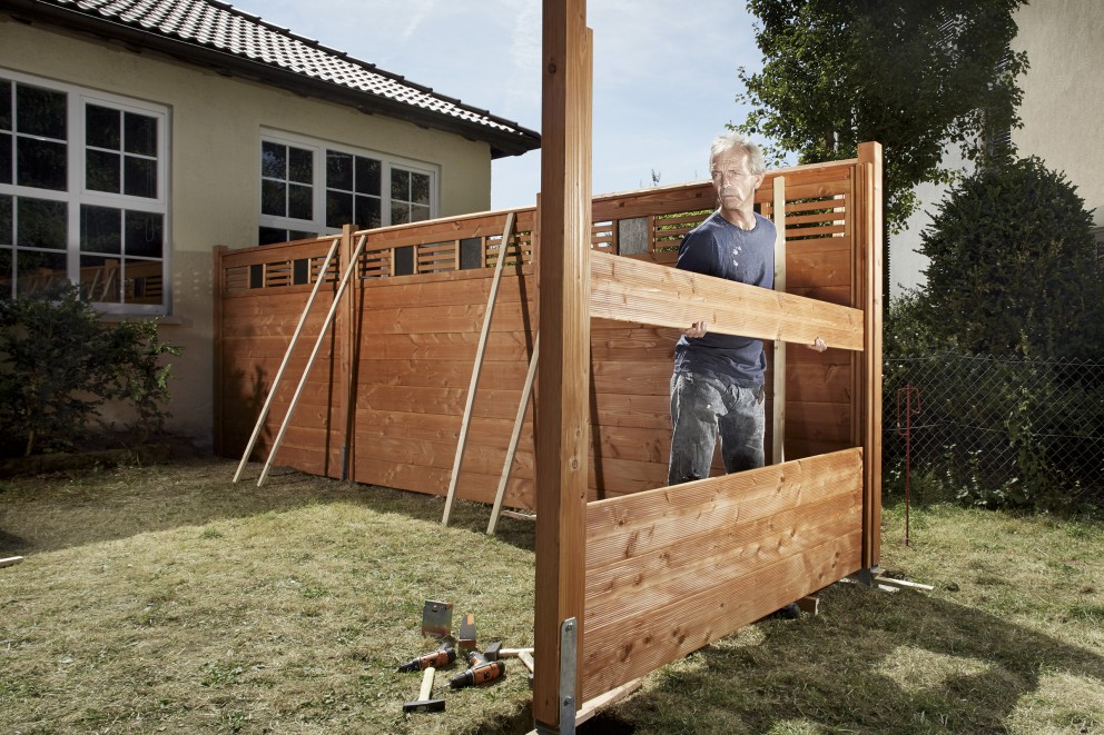 Sichtschutz aus Holz selber bauen