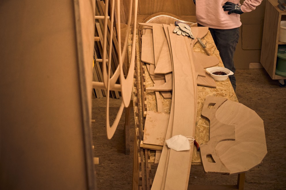 Dans l'atelier. Cela deviendra la barque de Bettina: voilà à quoi ressemble le kit. Dans l'atelier. Cela deviendra la barque de Bettina: voilà à quoi ressemble le kit.