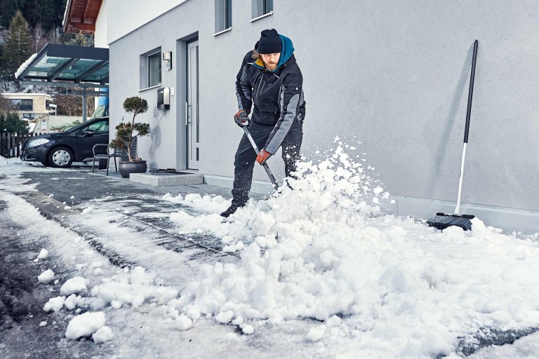 Schnee räumen und richtig streuen