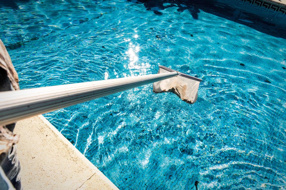 Regelmässige Poolreinigung Regelmässige Poolreinigung
