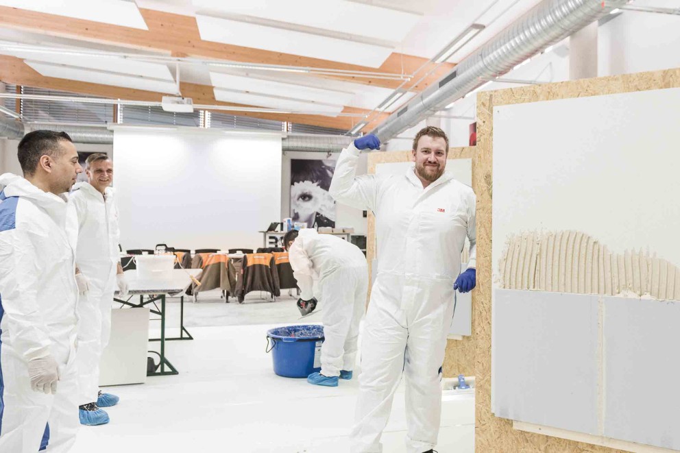 Rein in den Schutzanzug und ran ans Werk
